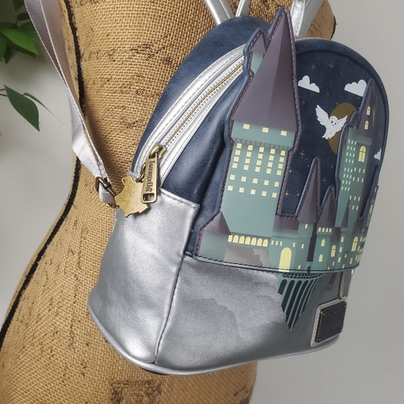 💙RARE💙 Loungefly Harry Potter Hogwarts Castle Mini Backpack Hedwig - Picture 3 of 16